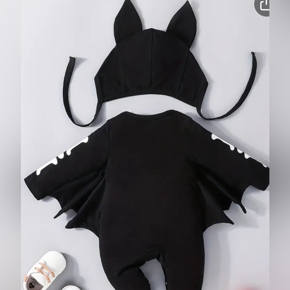 6-12 months Adorable Bat Shape Skull Print Long Sleeve Romper + Hat Set - Picture 2 of 2